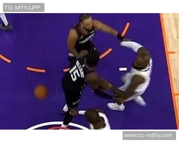 狄龙三分手感不佳仅中一球贡献14分4板1助2断并压哨罚球两次